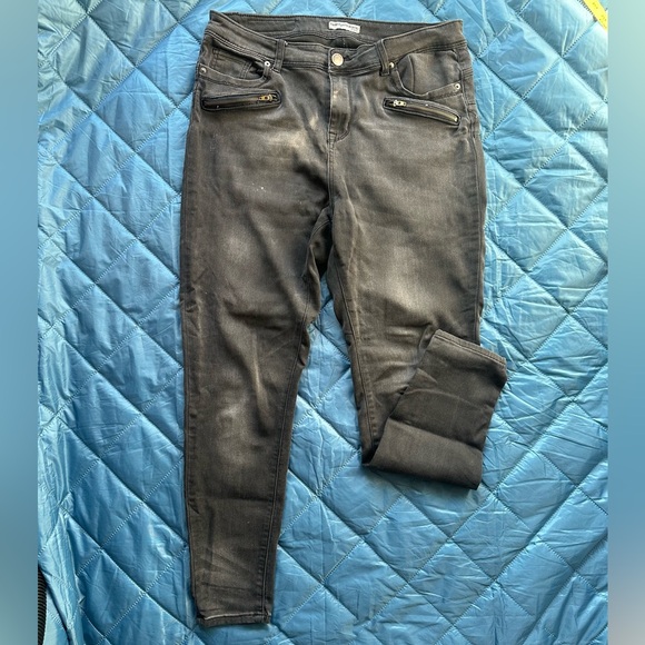 Rue21 Pants - Grey and black skinny high waisted jeggings with zipper details